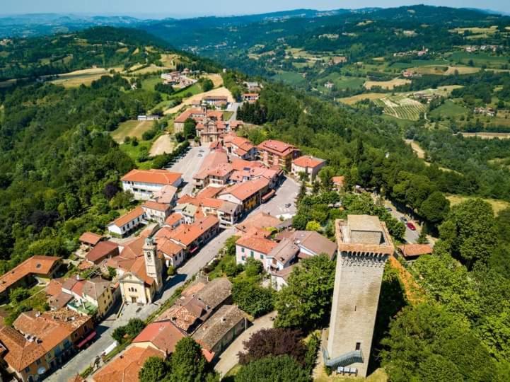 La Tana Dello Scoiattolo - Adults Only Bed & Breakfast Murazzano  ภายนอก รูปภาพ